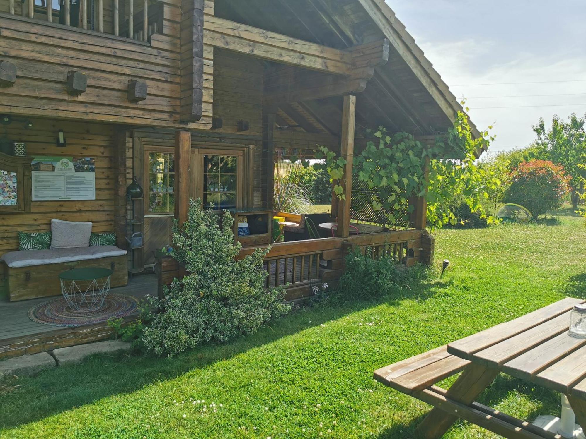 La Bulle Des Champs Bed & Breakfast Champmotteux Exterior photo